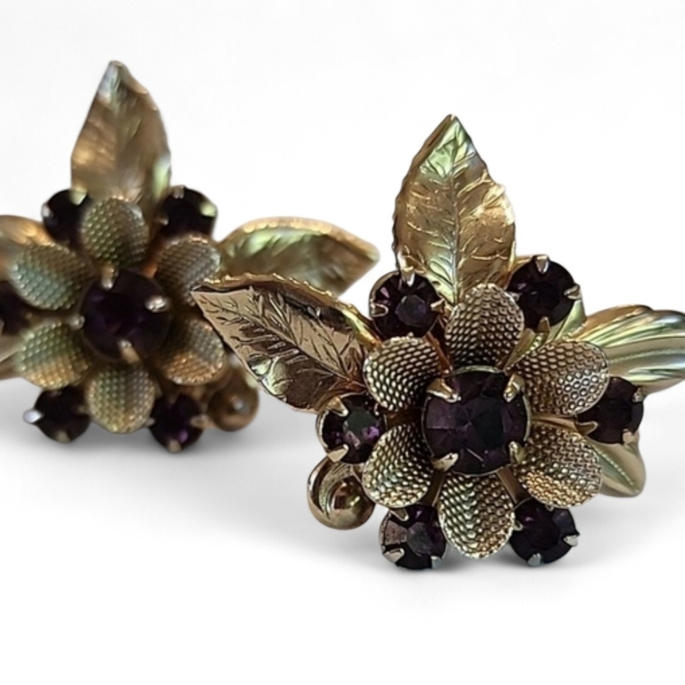 VTG Lavender Purple Gold Tone Rhinestones Flower Screw Back Earrings 1.5"